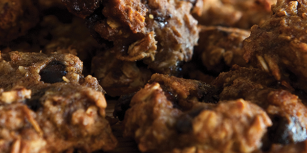 baoat A pile of food sitting on top of a wooden table