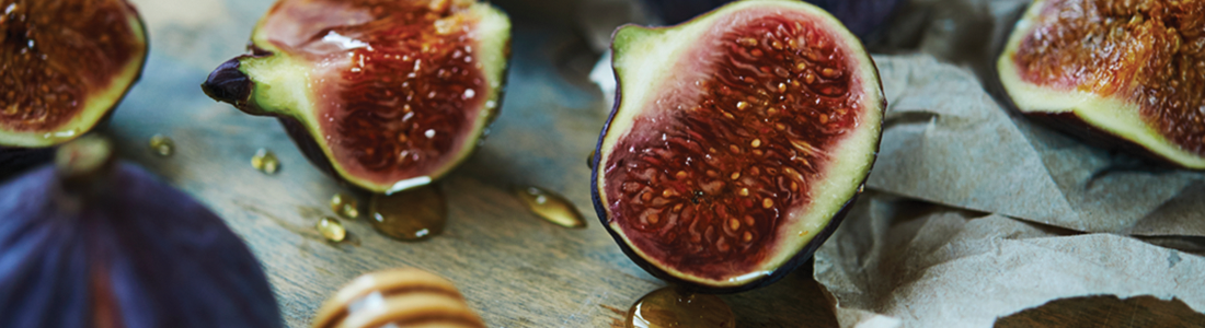 Figs cut in half on a cutting board