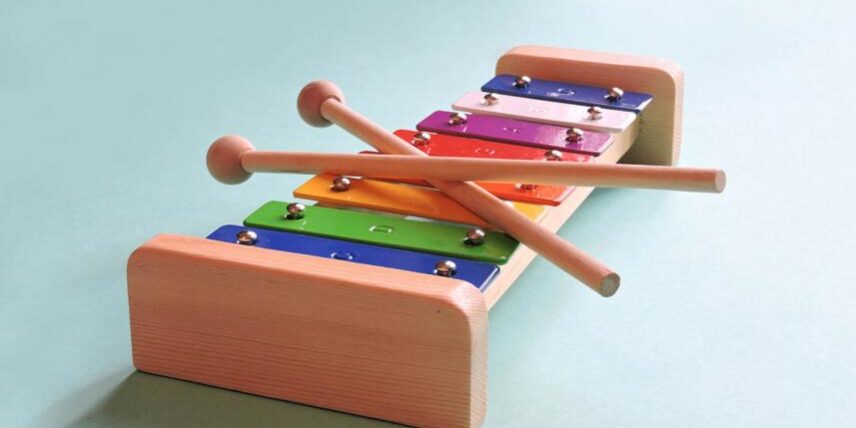 HowHearingWorks_969648702_7 A wooden xylons set up on a blue surface