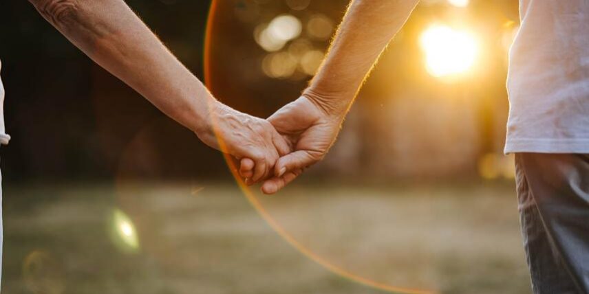 YourBraininLove_1337608378_7 A close up of two people holding hands